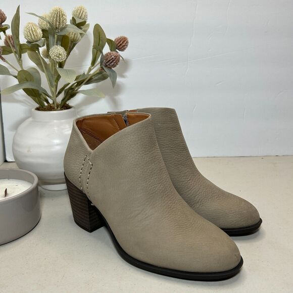 Lucky Brand Bellita Leather Heeled Ankle Booties Side Zip Taupe Womens US 6 NWOB - Picture 1 of 12